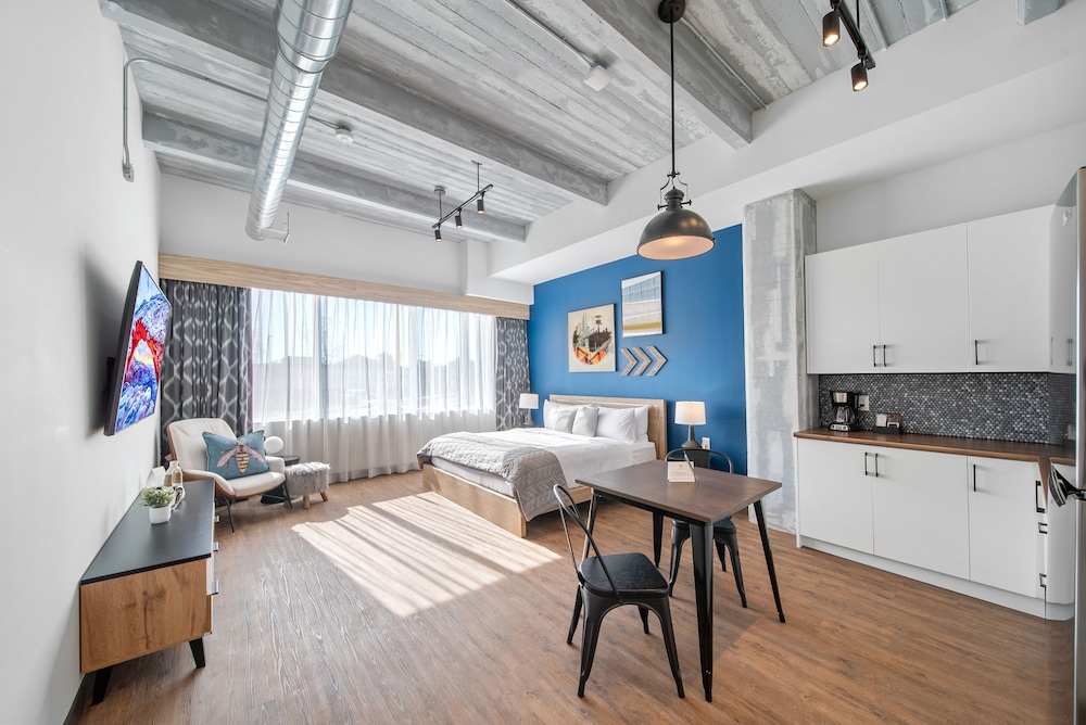 Comfort Studio Suite, 1 King Bed, Accessible photo 3