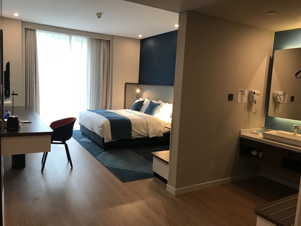 Standard Room, 1 King Bed (Extra Floor Space) photo 1