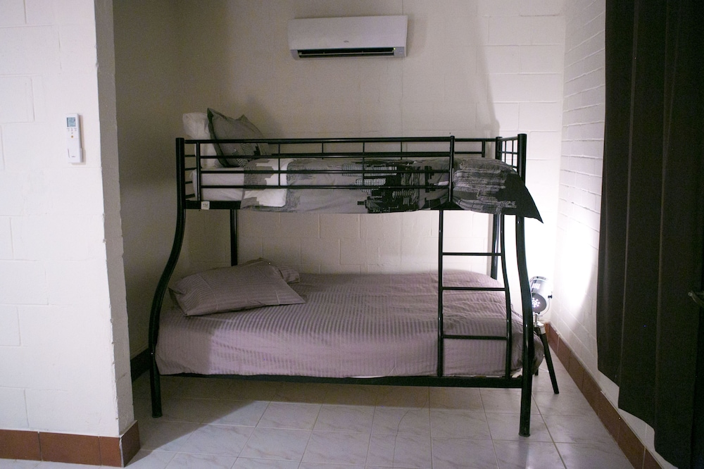 House, 4 Bedrooms photo 1