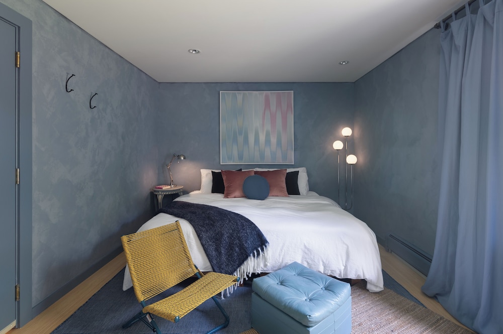 "Henry" Single King Room photo 1
