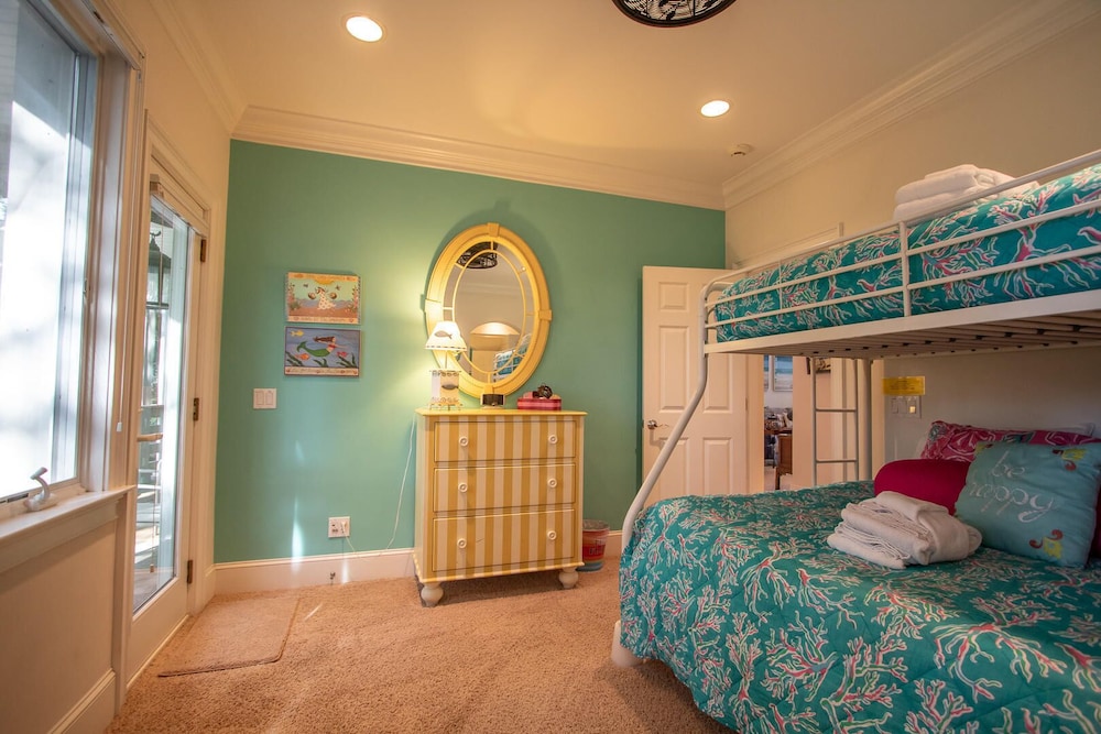 House, Multiple Beds, Balcony, Partial Ocean View photo 2