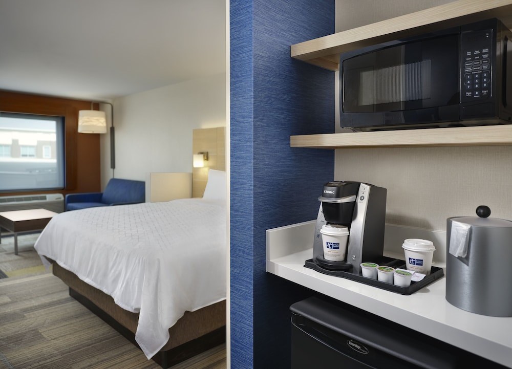 Suite, 1 King Bed, Accessible (Communications) - Photo 6