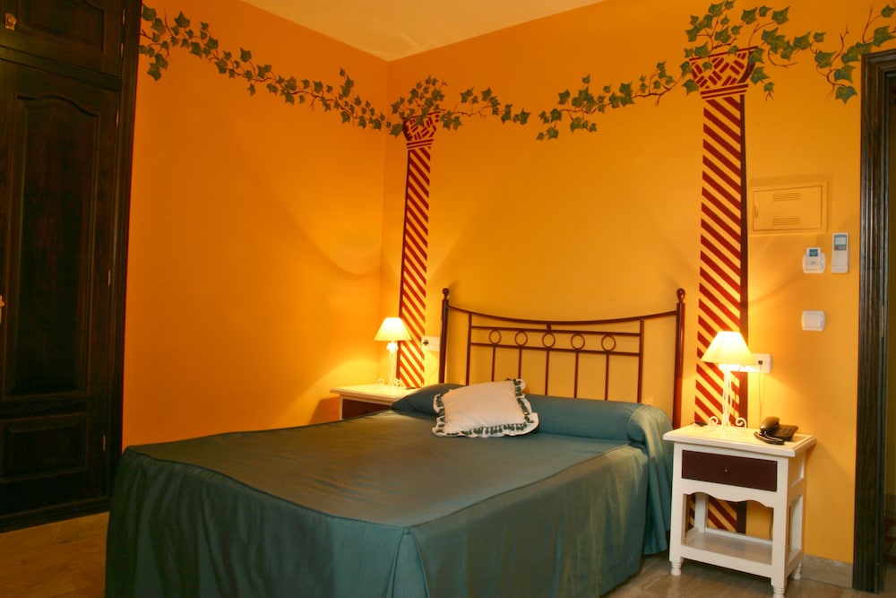 Twin Room - Photo 16