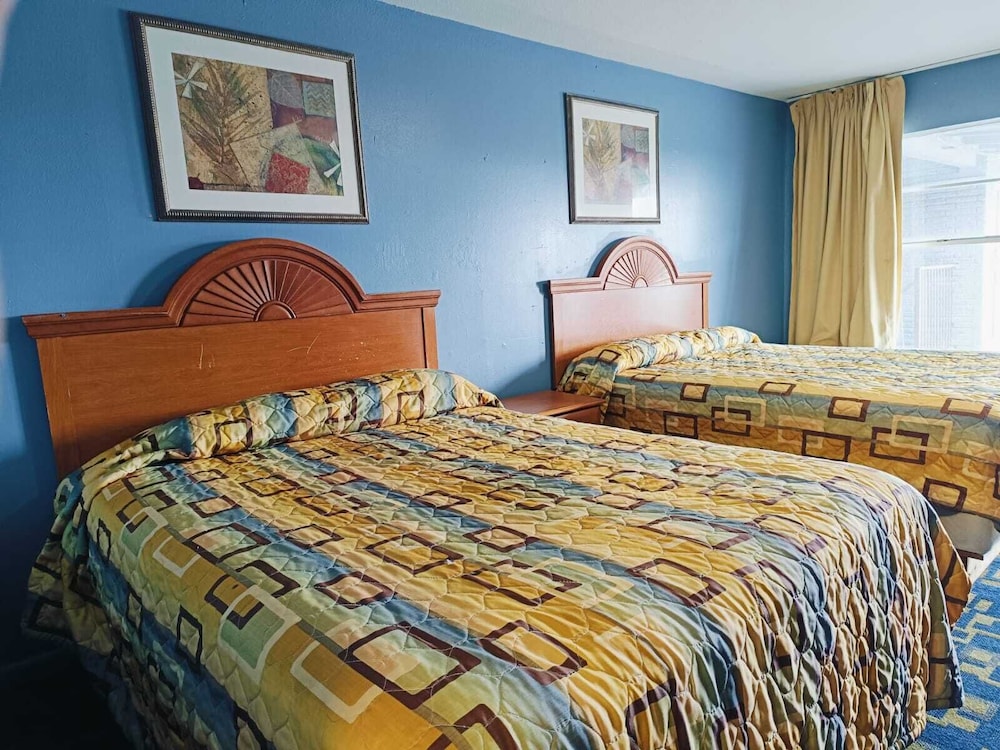 Room, 2 Queen Beds, Smoking