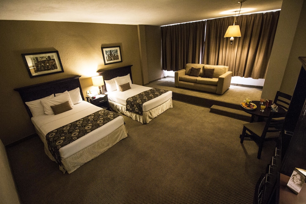 Standard Room, 2 Double Beds, Non Smoking photo 3