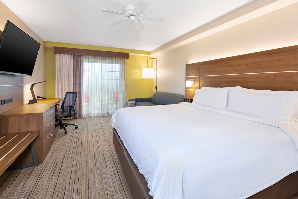 Standard Room, 1 King Bed - Photo 2