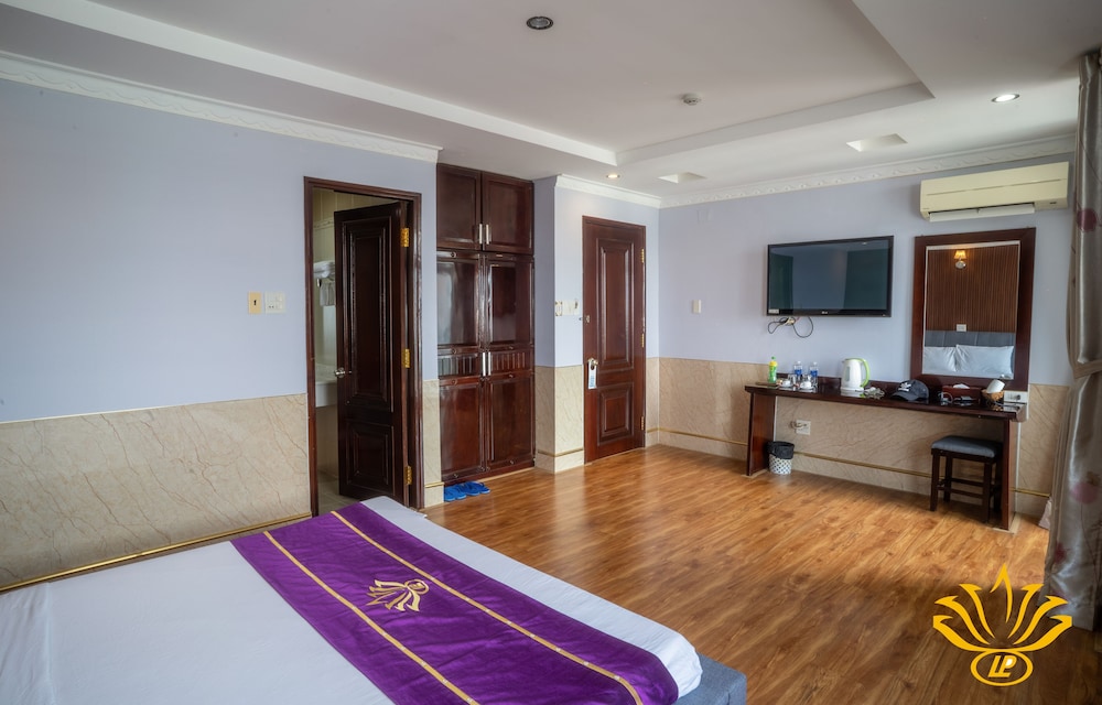 Deluxe Room, City View - Photo 5