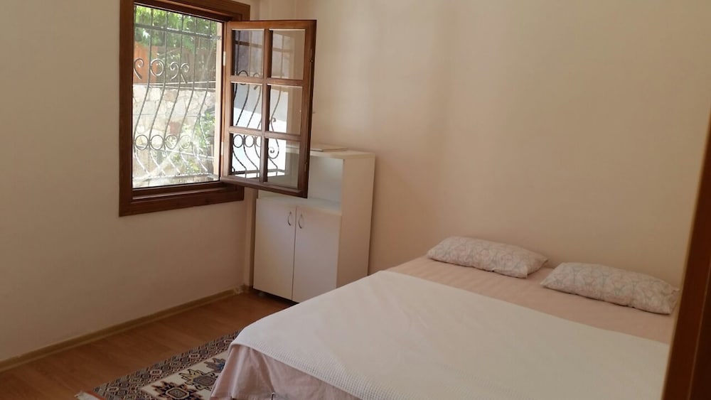 House, 3 Bedrooms photo 1