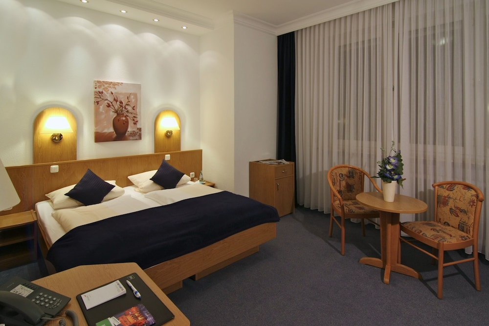 Standard Double or Twin Room photo 2