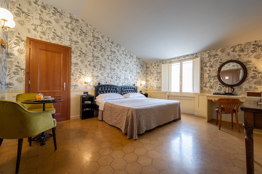 Superior Double or Twin Room - Photo 1