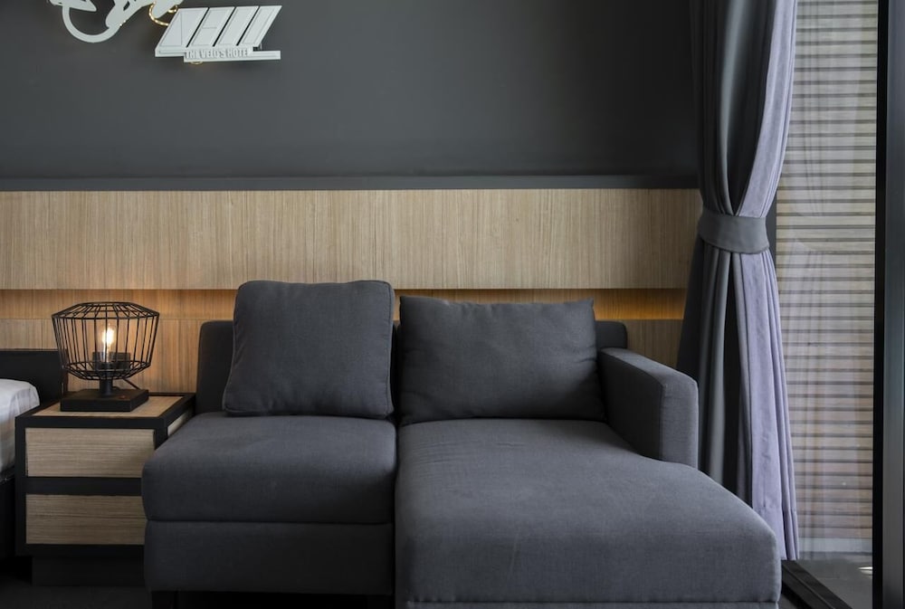 Deluxe Double Room, Pool Access photo 3