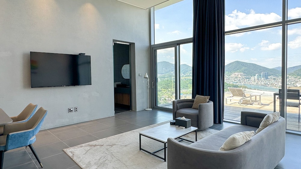 Skyport C photo 1