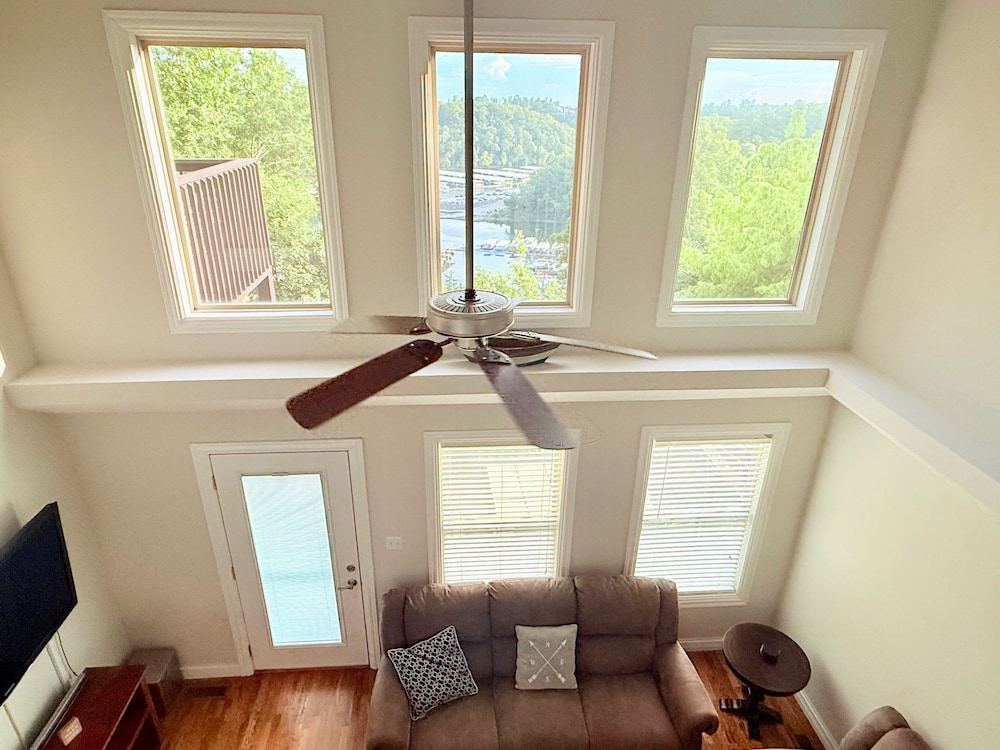 Deluxe Townhome photo 2