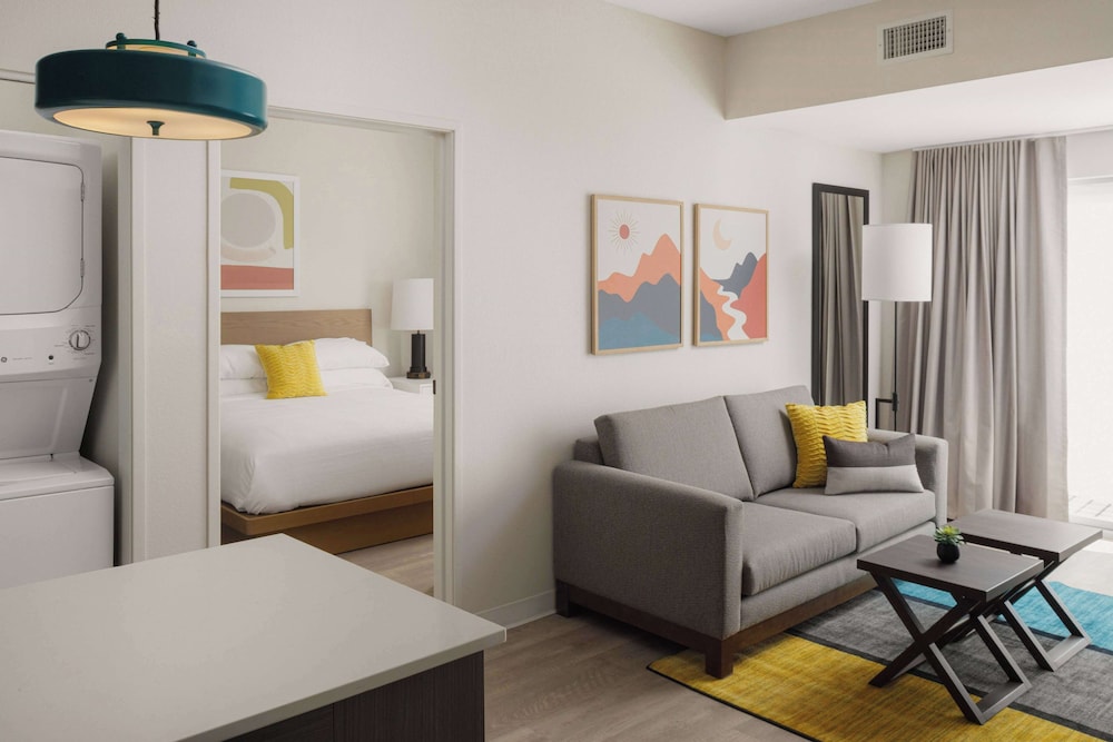 Suite, 2 Bedrooms, Balcony photo 1