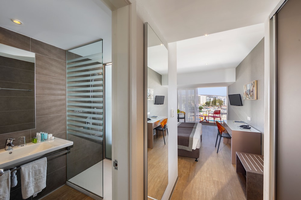 Standard Room, Courtyard View - Photo 4
