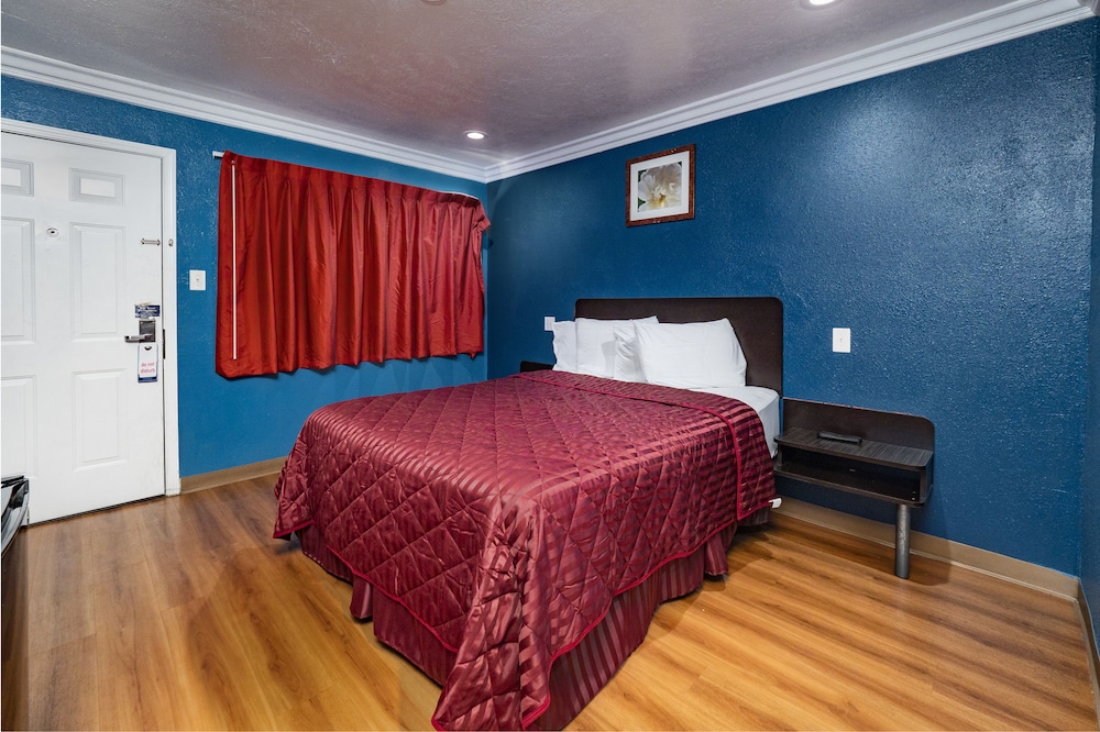 Superior Room, 1 Queen Bed, Smoking photo 3