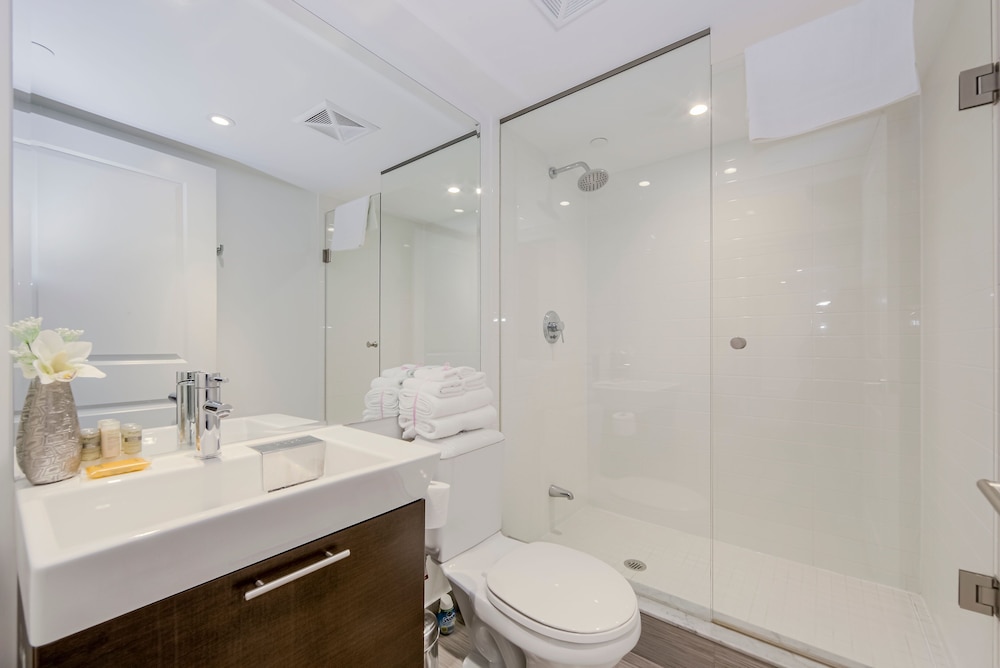Downtown Toronto 2 Bedroom 2 Bath Suite Near Business District, U of T, Hospital, Foto 14