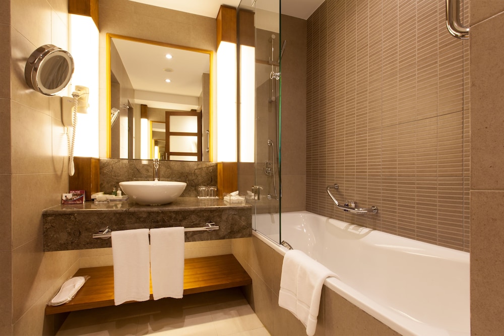Suite, 1 Bedroom, Balcony - Photo 47