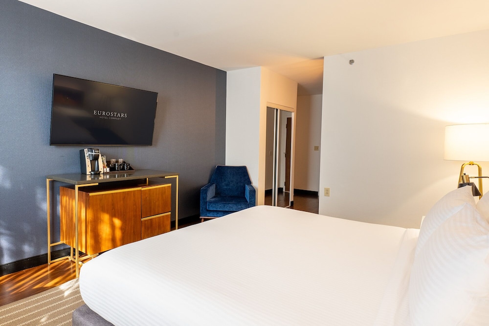 Suite, 1 Bedroom (King | 4 Pax) - Photo 2