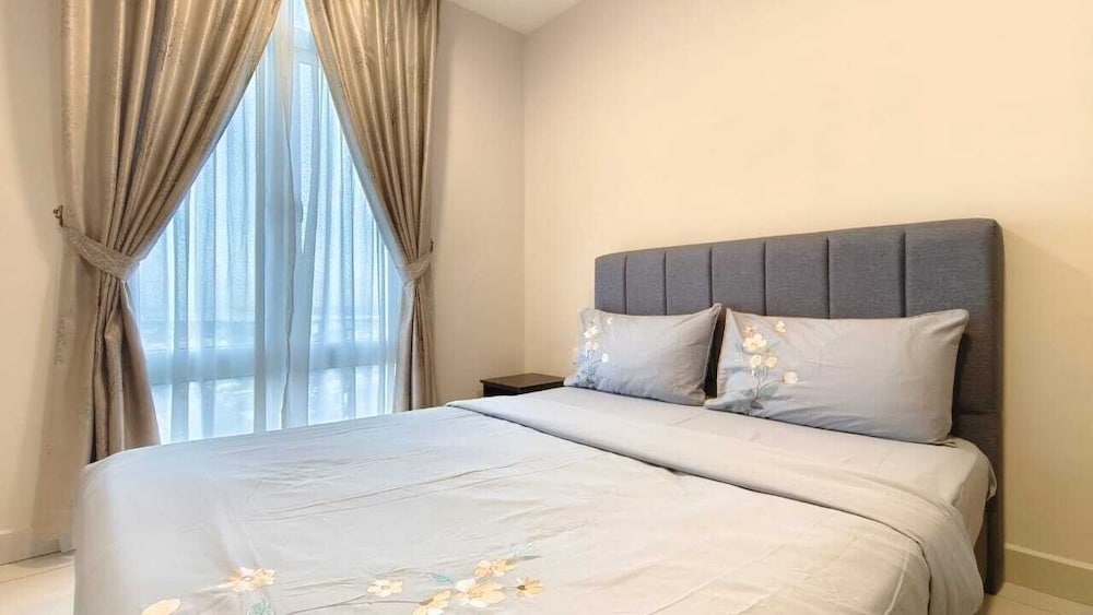 Signature Apartment, 2 Bedrooms, City View, Corner photo 3