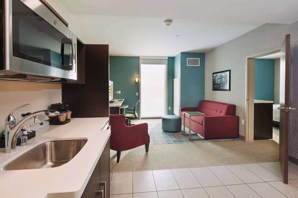 Suite, 1 Bedroom - Photo 8