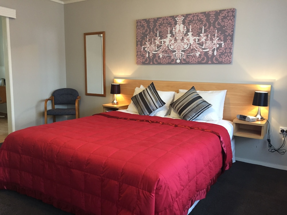 Basic Studio, 1 King Bed, Non Smoking, Air conditioning photo 1