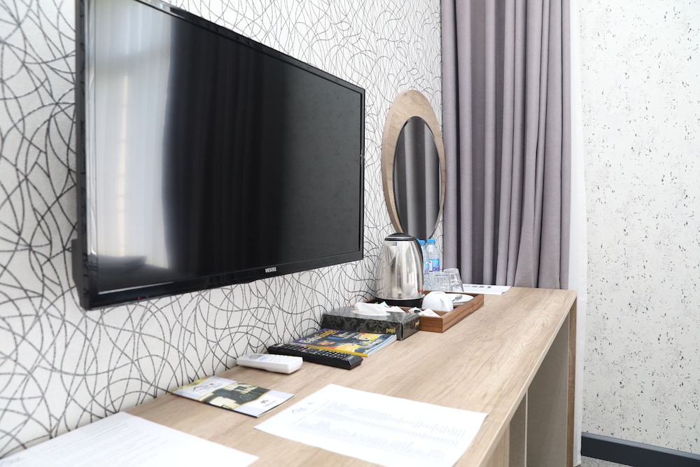 Superior Single Room, 1 King Bed, City View photo 3