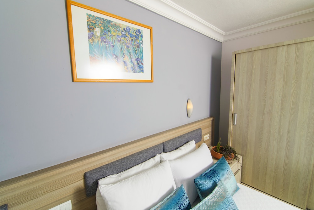 Standard Room, Pool View - Photo 3