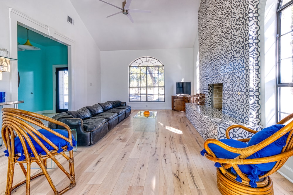 Luxury House photo 1