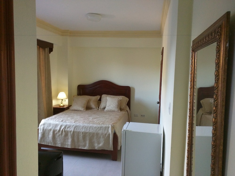 Basic Room, 1 Queen Bed photo 1