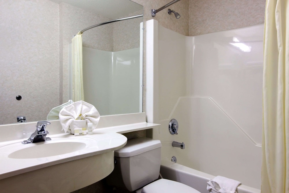 Room, 2 Queen Beds, Accessible, Non Smoking - Photo 5