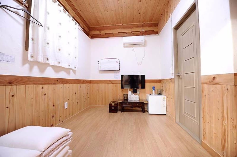Standard Twin Room, 2 Bedrooms, Non Smoking photo 3