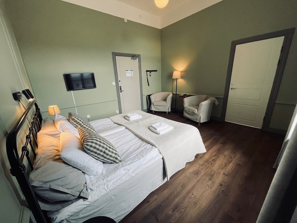 Double Room, 2 Twin Beds, Private Bathroom photo 3