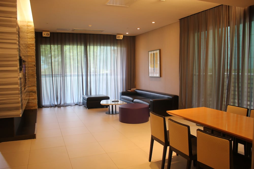 [COZY REST PKG] Gold Suite(Kitchen/Park View) - 2 cups of Beverage + a Slice of cake + Sauna for 2 photo 3