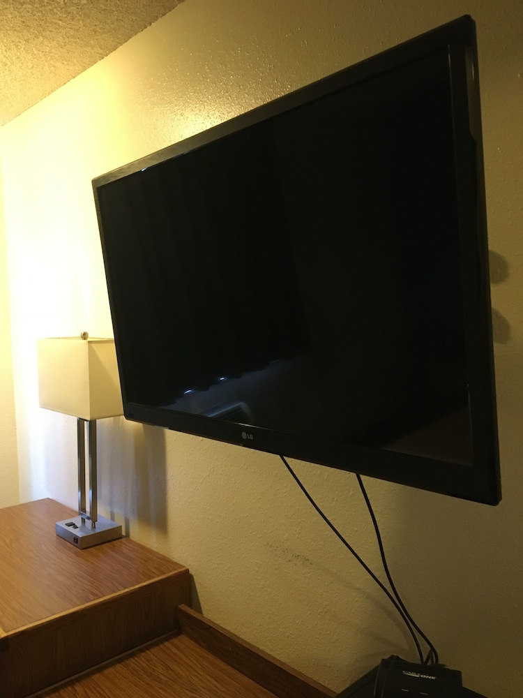 Room, 1 Queen Bed, Accessible, Non Smoking (Mobility Roll-In Shower) - Photo 4