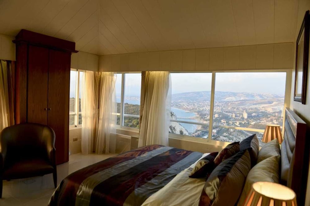 Panoramic Room