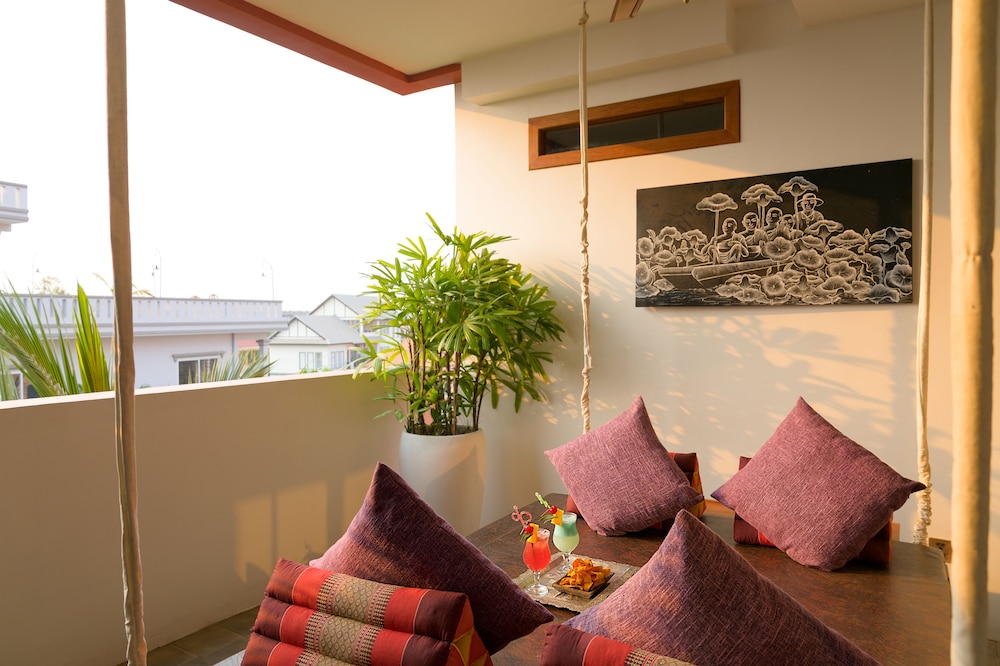 Royal Suite, Living Area, Balcony, City View photo 2