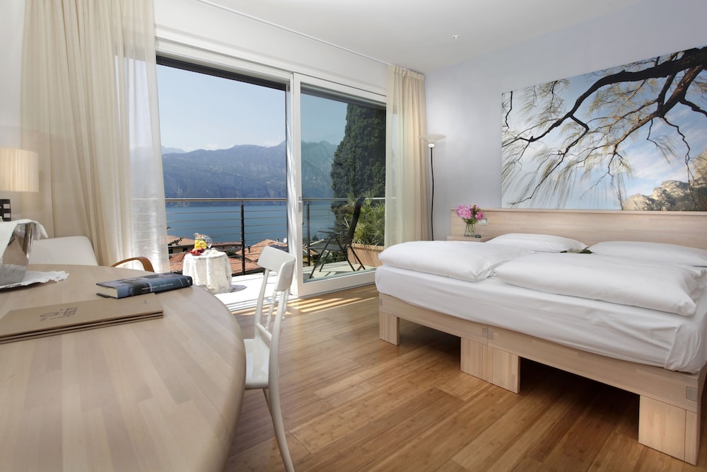 Exclusive Double Room, Balcony photo 2