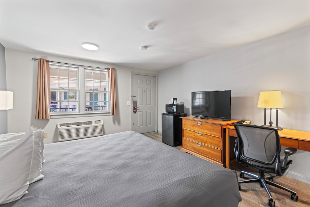 Basic Room, 1 Queen Bed, Smoking photo 1