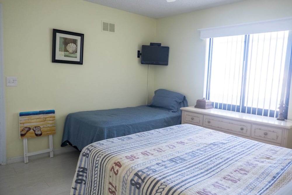 Condo, 2 Bedrooms photo 1