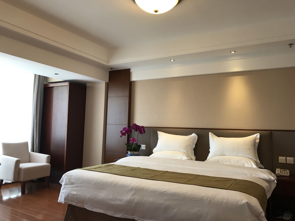 Deluxe Suite photo 3