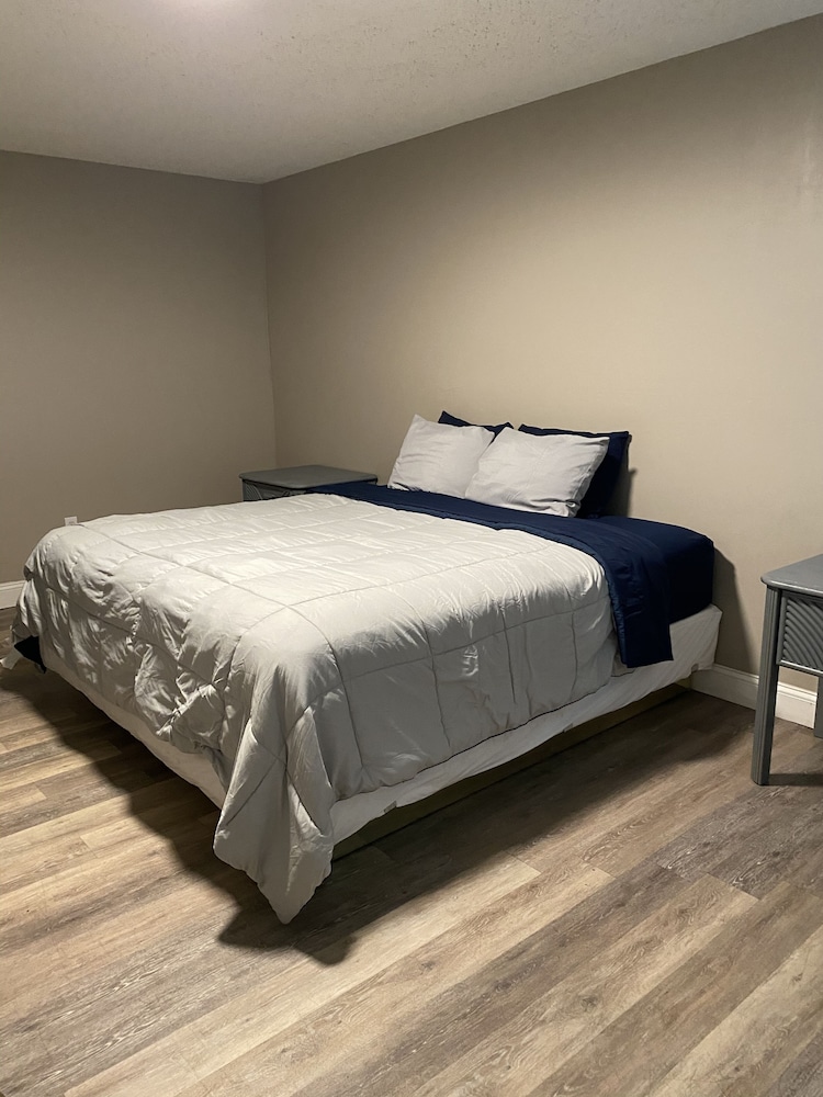 Room, 1 King Bed, Non Smoking - Photo 5