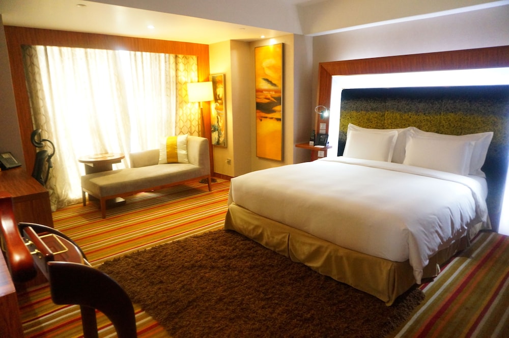 Premier Room, 1 King Bed, Executive Level - Photo 1