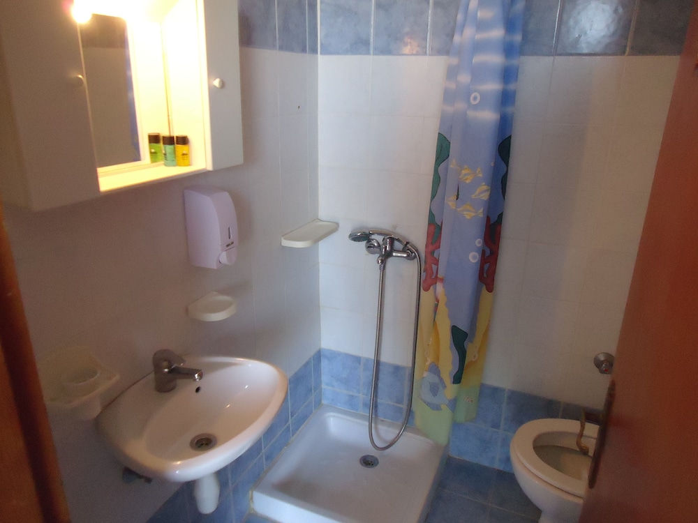Quadruple Room, Connecting Rooms, Ground Floor (External Bathroom) photo 2