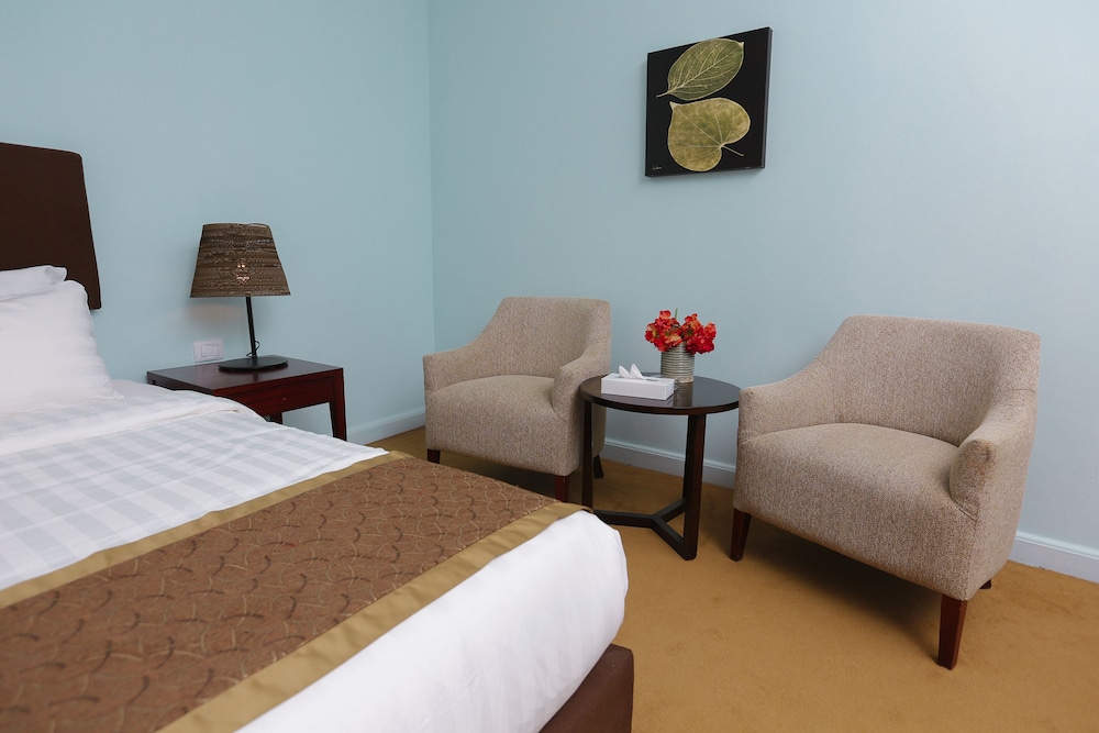 Junior Suite, 1 King Bed, Pool View