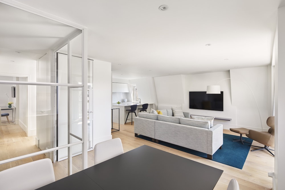 Deluxe Apartment, 2 Bedrooms (Brick Street Residence) thumbnail 6