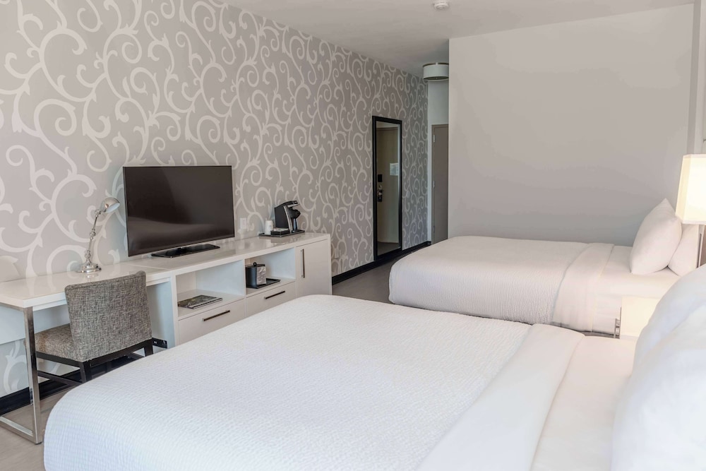 Room, 2 Queen Beds, Non Smoking - Photo 1