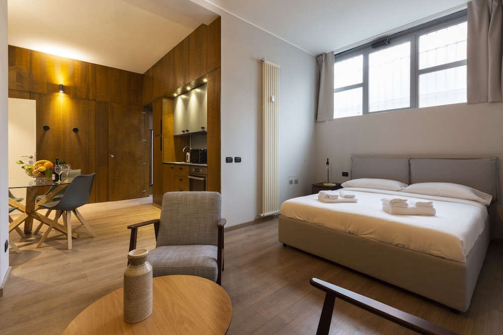 Studio (Flat 2)