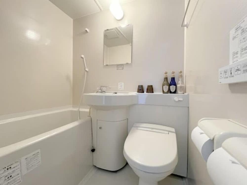 Twin Room, Non Smoking, Private Bathroom - Photo 2