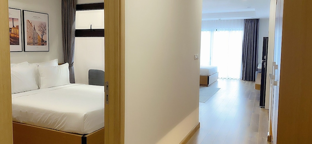 2 Bedrooms Apartment with Sea View